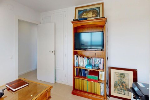 Apartment for sale in Alicante, Spain 4 bedrooms, 140 sq.m. No. 193608 - photo 19