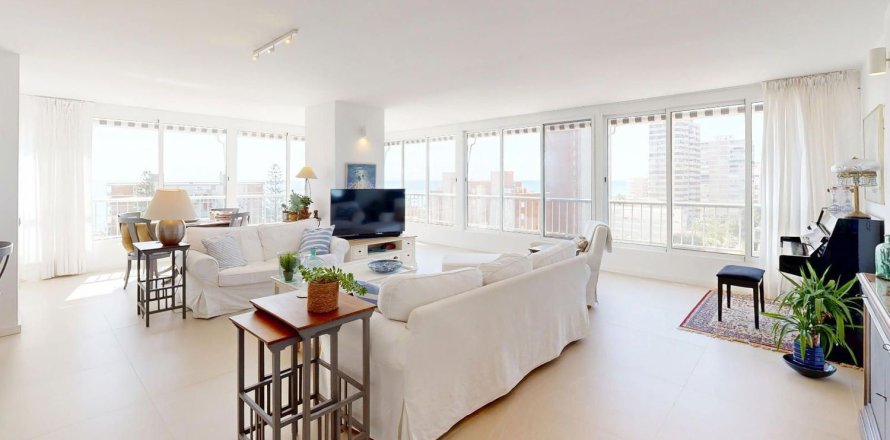 Apartment in Alicante, Spain 4 bedrooms, 140 sq.m. No. 193608