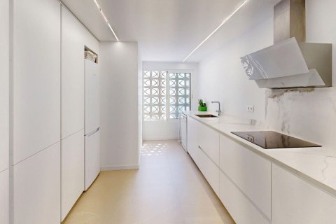 Apartment for sale in Alicante, Spain 4 bedrooms, 140 sq.m. No. 193608 - photo 9