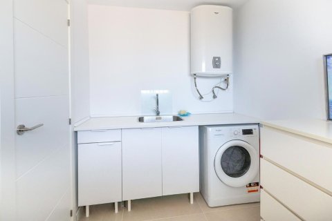 Apartment for sale in Alicante, Spain 4 bedrooms, 140 sq.m. No. 193608 - photo 20