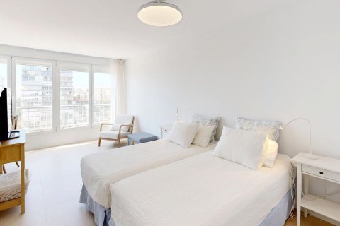 Apartment for sale in Alicante, Spain 4 bedrooms, 140 sq.m. No. 193608 - photo 11