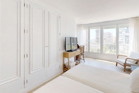 Apartment for sale in Alicante, Spain 4 bedrooms, 140 sq.m. No. 193608 - photo 13
