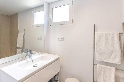 Apartment for sale in Alicante, Spain 4 bedrooms, 140 sq.m. No. 193608 - photo 21