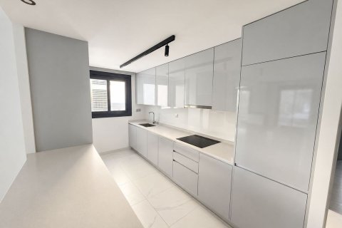 Apartment for sale in Alicante, Spain 4 bedrooms, 165 sq.m. No. 193606 - photo 4