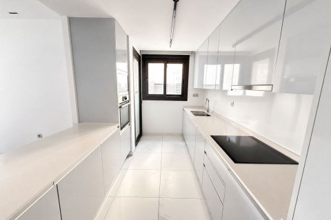 Apartment for sale in Alicante, Spain 4 bedrooms, 165 sq.m. No. 193606 - photo 5