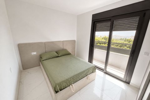 Apartment for sale in Alicante, Spain 4 bedrooms, 165 sq.m. No. 193606 - photo 13
