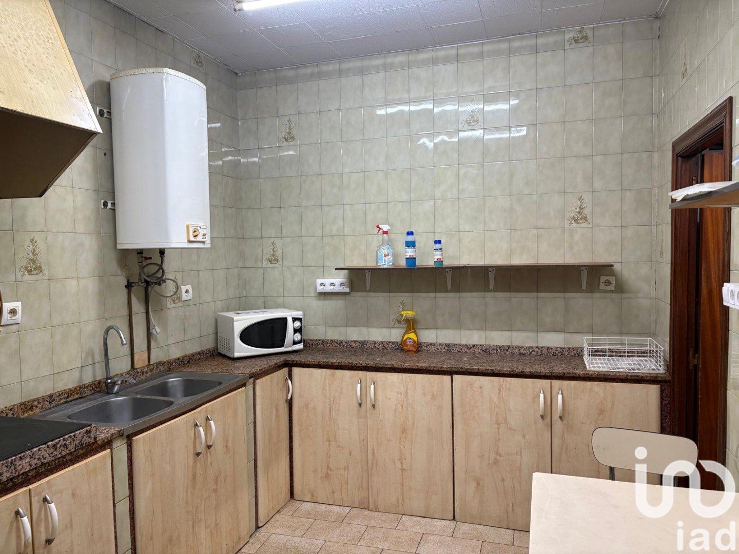 Commercial property in Aviles, Asturias, Spain 76 sq.m. No. 185640