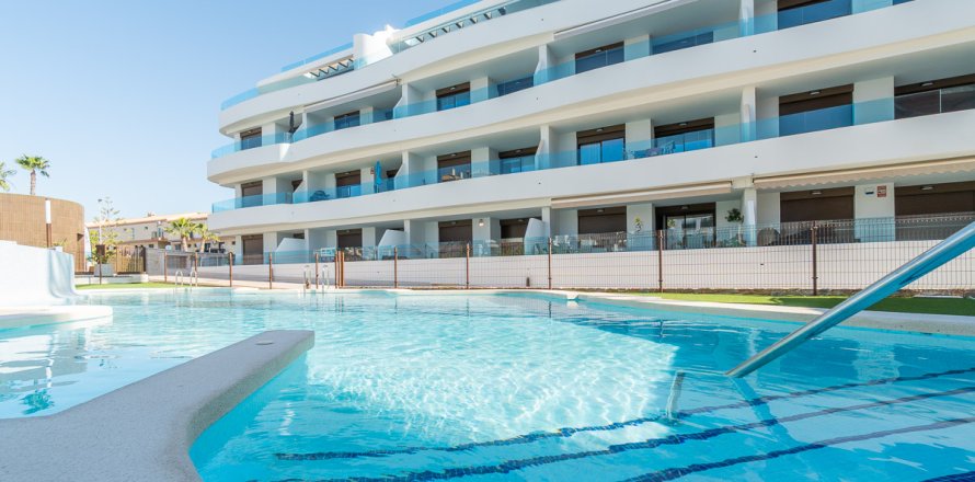 Apartamento en Alicante, España 3 dormitorios, 150 m2 No. 163231