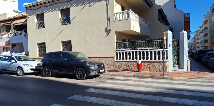 Casa a Torrevieja, Alicante, Spagna 3 camere da letto, 116 mq. N° 165802