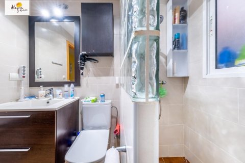 Huoneisto myytävänä Alicante, Espanja, 3 makuuhuonetta, 88 m2 No. 165799 - kuva 18