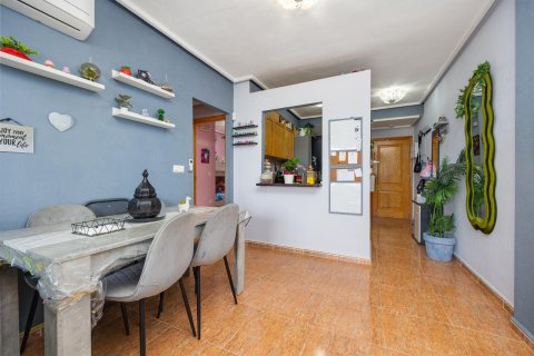 Apartament w Torrevieja, Alicante, Hiszpania 2 sypialnie, 65 mkw. nr 161067 – zdjęcie 16