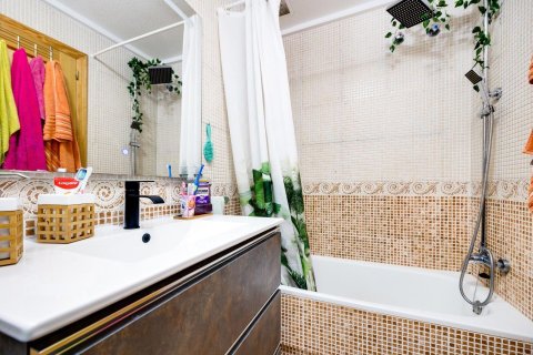 Apartament w Torrevieja, Alicante, Hiszpania 2 sypialnie, 65 mkw. nr 161067 – zdjęcie 20