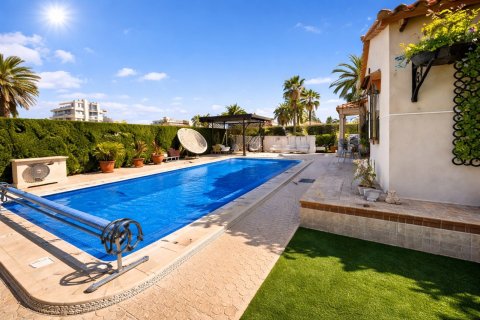 Villa in Cabo Roig, Alicante, Spain 3 bedrooms, 140 sq.m. No. 161065
