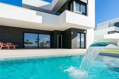 Villa till salu Rojales, Alicante, Spanien 3 sovrum, 136 kvm. Nr. 75689 - foto 1