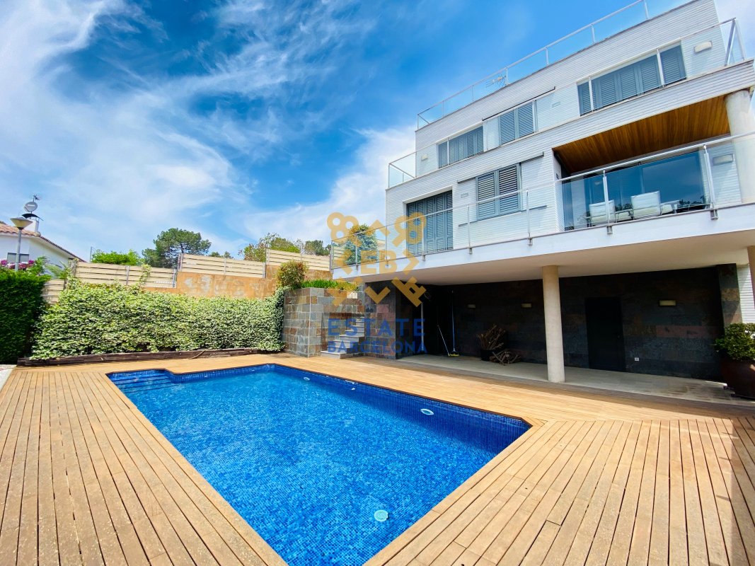 House for sale in Lloret de Mar, Girona, Spain from Estate Barcelona 3 bedrooms, 245 sq.m. No