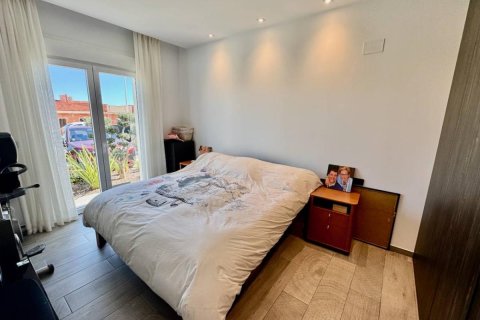 Villa for sale in Alicante, Spain 2 bedrooms, 132 sq.m. No. 149092 - photo 13