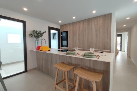 Huoneisto myytävänä Los Alcazares, Murcia, Espanja, 2 makuuhuonetta, 76 m2 No. 149095 - kuva 11