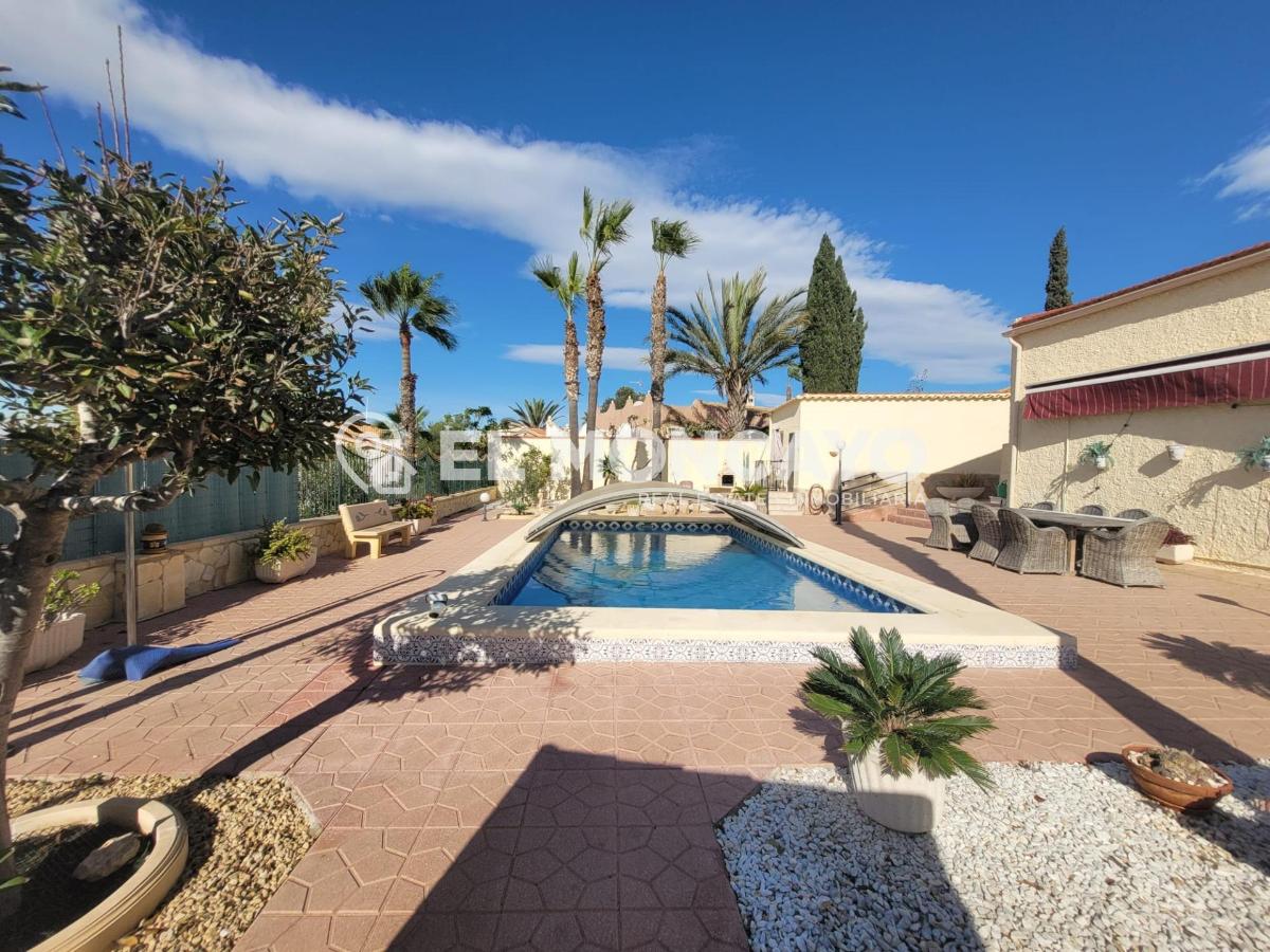 Villa a San Fulgencio, Alicante, Spagna 3 camere da letto, 212 mq. N° 149094
