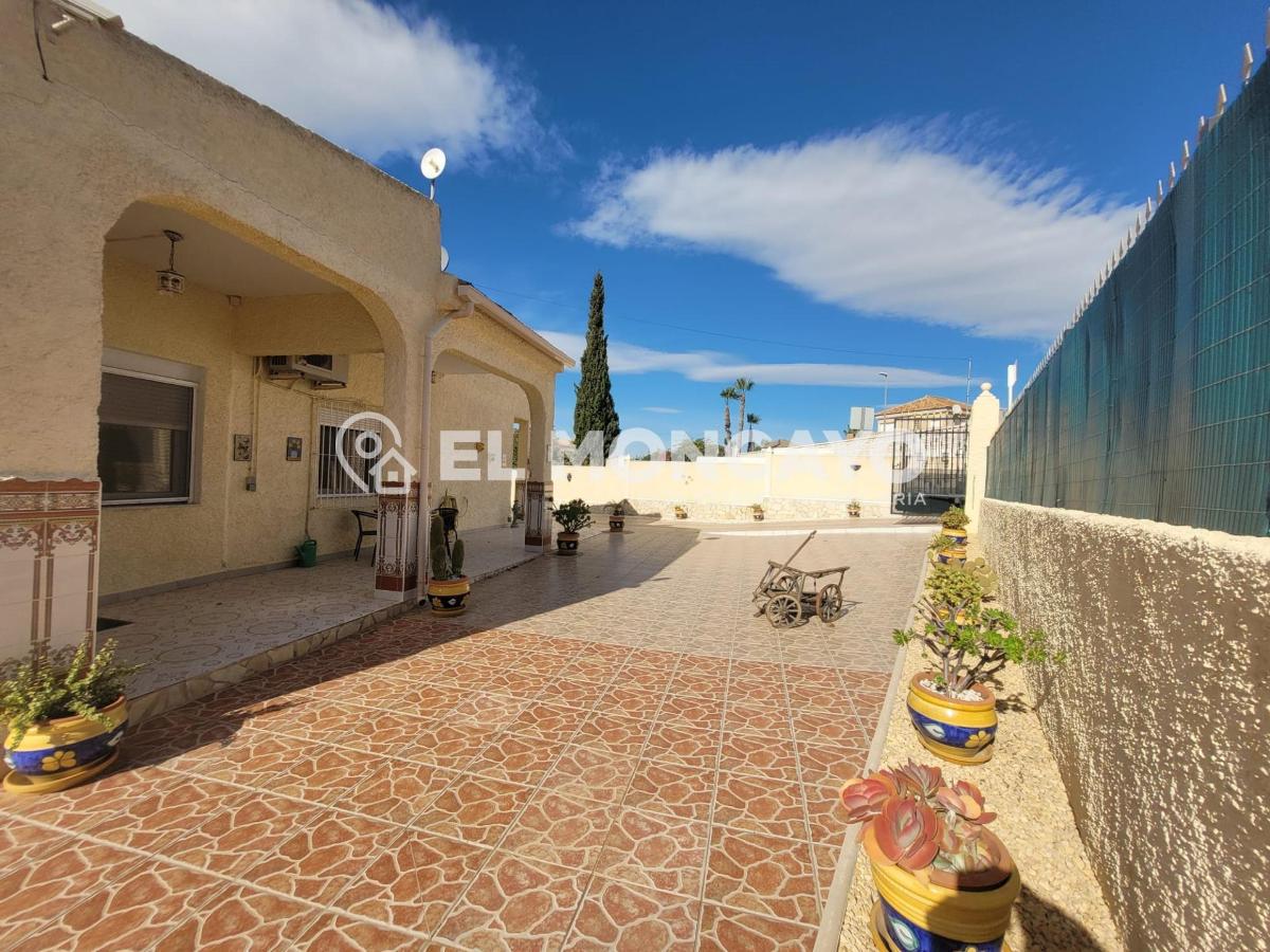 Villa a San Fulgencio, Alicante, Spagna 3 camere da letto, 212 mq. N° 149094
