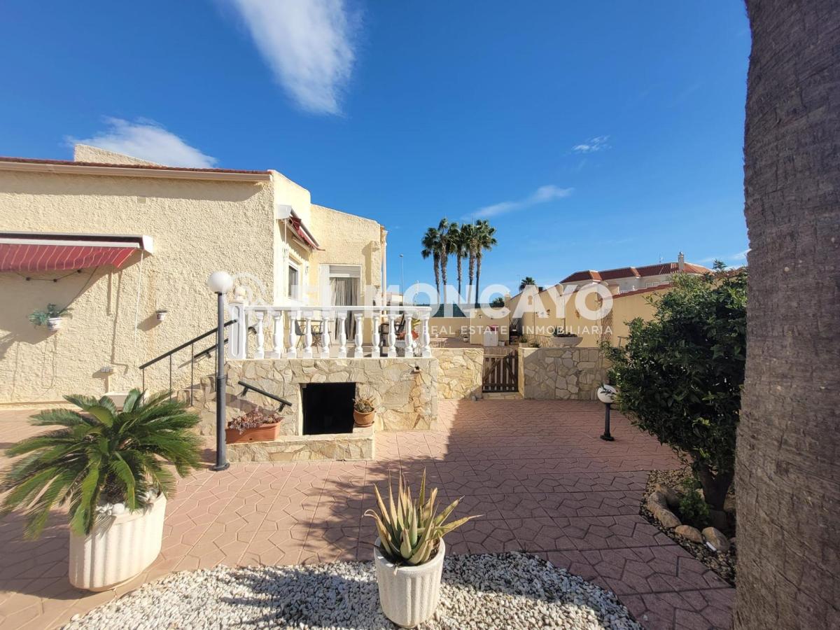 Villa a San Fulgencio, Alicante, Spagna 3 camere da letto, 212 mq. N° 149094