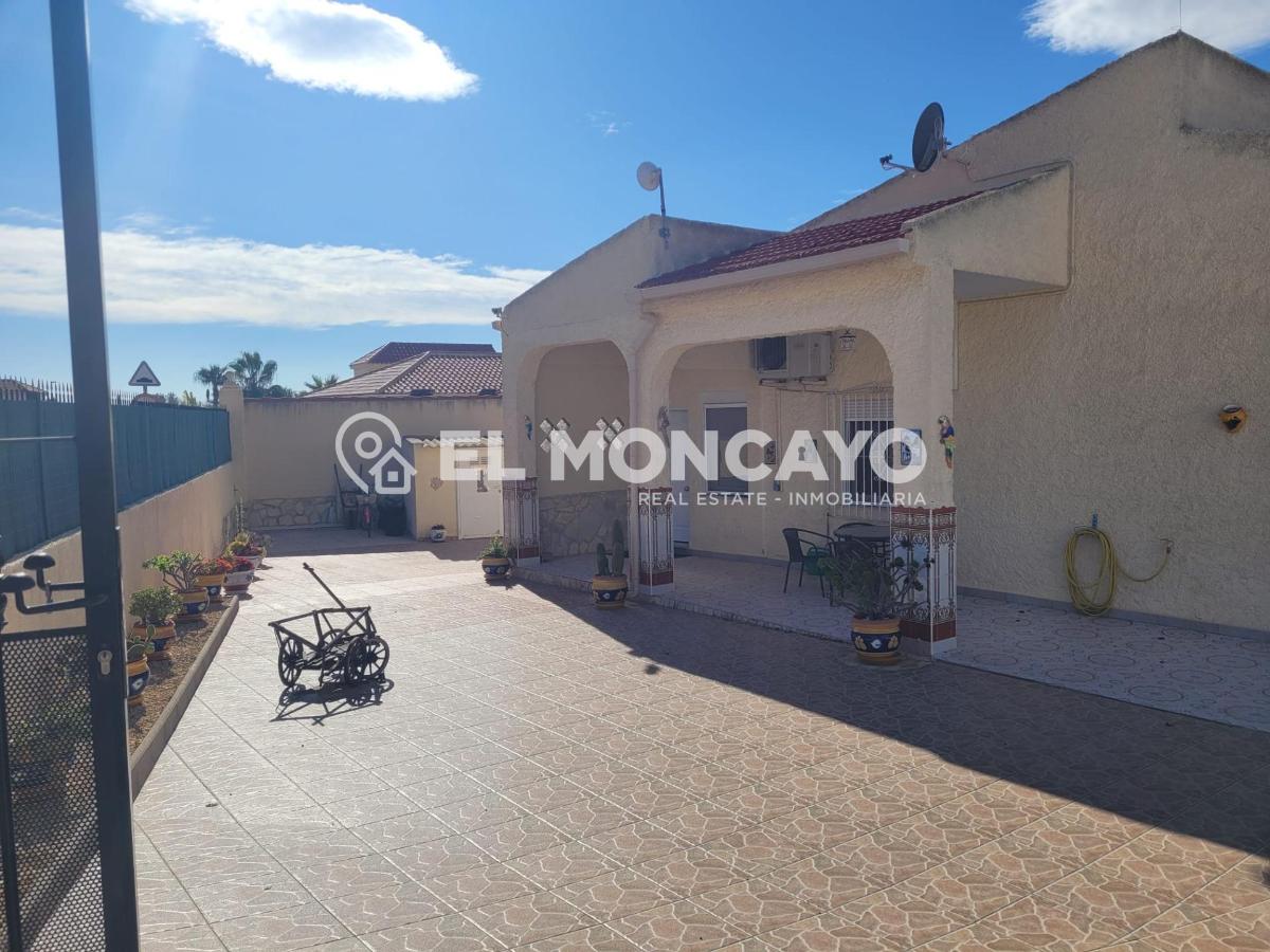 Villa a San Fulgencio, Alicante, Spagna 3 camere da letto, 212 mq. N° 149094