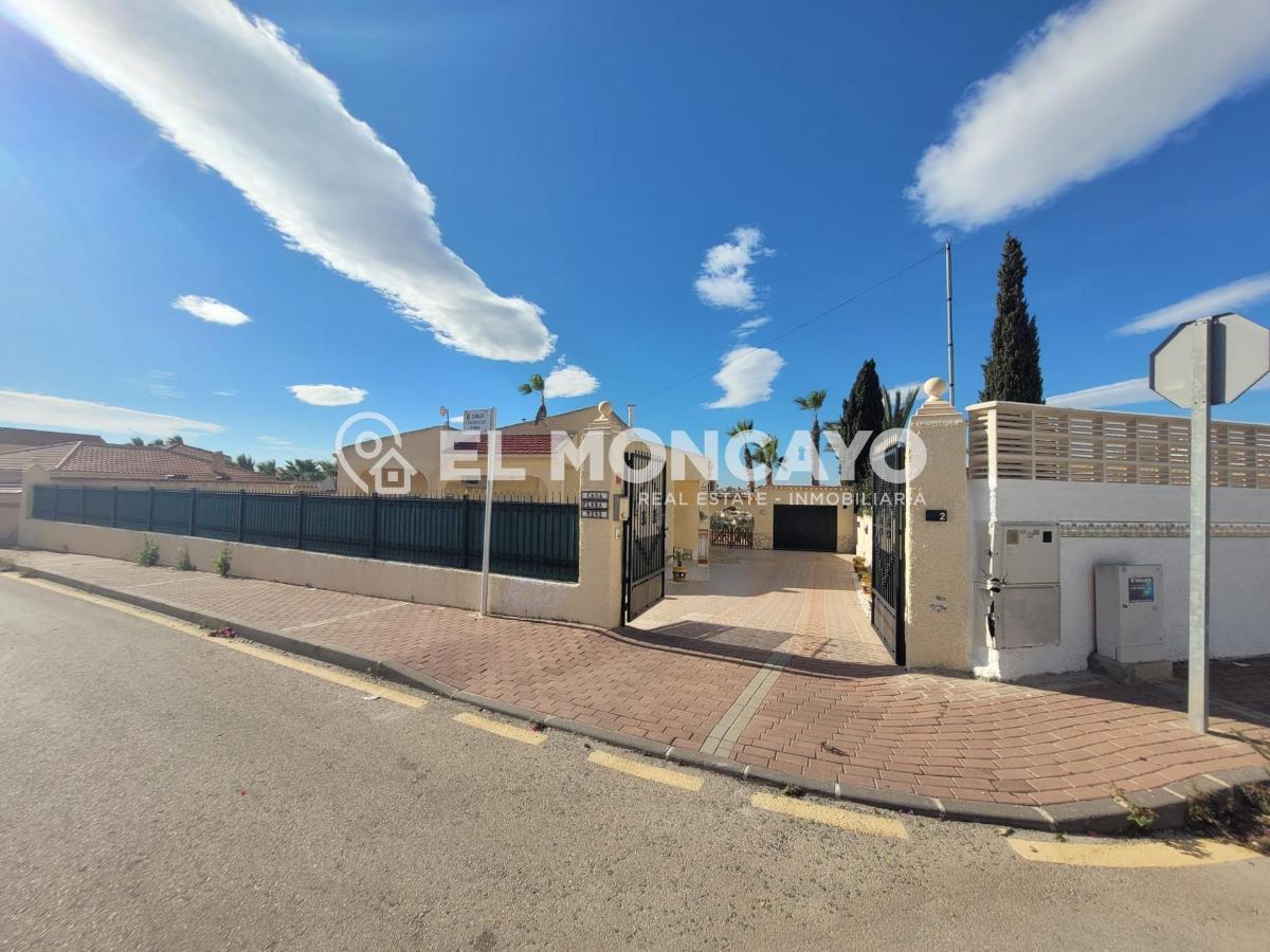 Villa a San Fulgencio, Alicante, Spagna 3 camere da letto, 212 mq. N° 149094