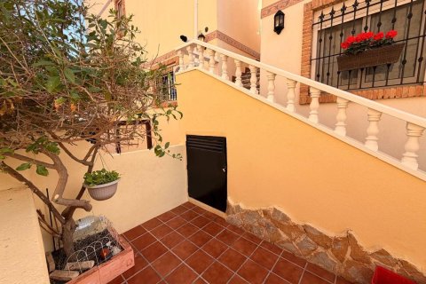 House for sale in Alicante, Spain 3 bedrooms, 100 sq.m. No. 166025 - photo 5
