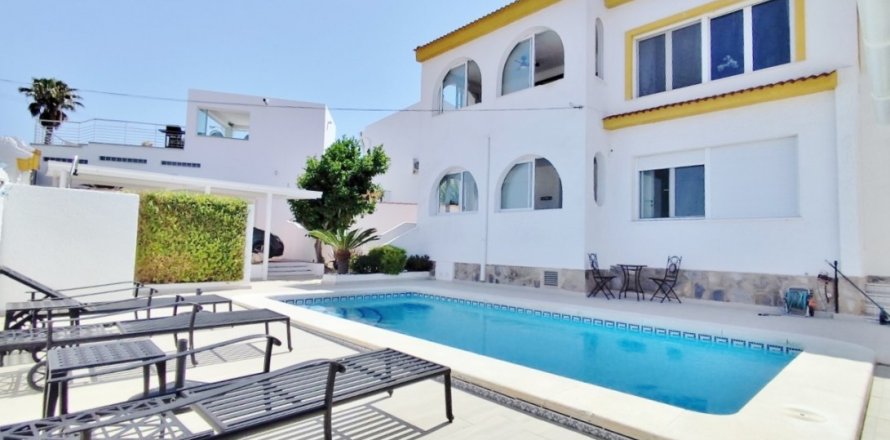 Villa San Miguel de Salinas, Alicante, Spagna 4 camere da letto, 187 mq. N° 139947