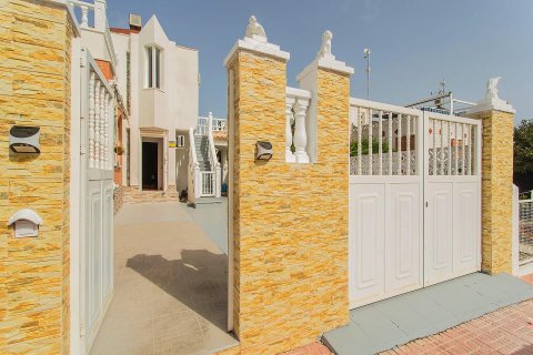 Rindu māja pārdošanā La Florida, Alicante, Spānijā 4 istabas, 74 m2 Nr. 139950 - attēls 1