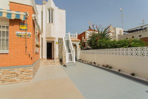Rindu māja pārdošanā La Florida, Alicante, Spānijā 4 istabas, 74 m2 Nr. 139950 - attēls 2