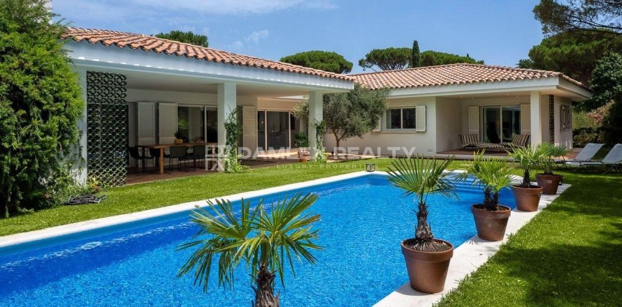 Villa i Santa Cristina d'Aro, Girona, Spanien 3 sovrum, 596 kvm. Nr. 182667