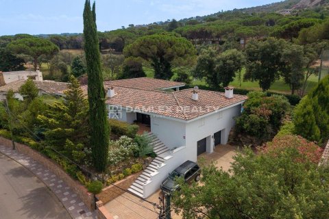 Villa till salu i Santa Cristina d'Aro, Girona, Spanien 3 sovrum, 596 kvm. Nr. 182667 - foto 2