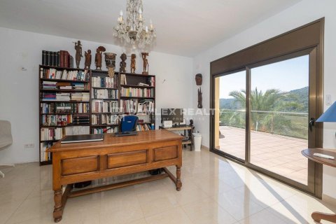 Villa till salu i Calonge, Girona, Spanien 6 sovrum, 388 kvm. Nr. 182668 - foto 16