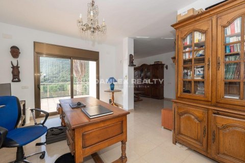 Villa till salu i Calonge, Girona, Spanien 6 sovrum, 388 kvm. Nr. 182668 - foto 17