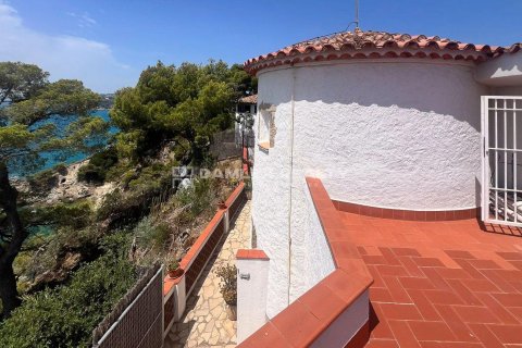 Villa till salu i Lloret de Mar, Girona, Spanien 4 sovrum, 224 kvm. Nr. 182666 - foto 2
