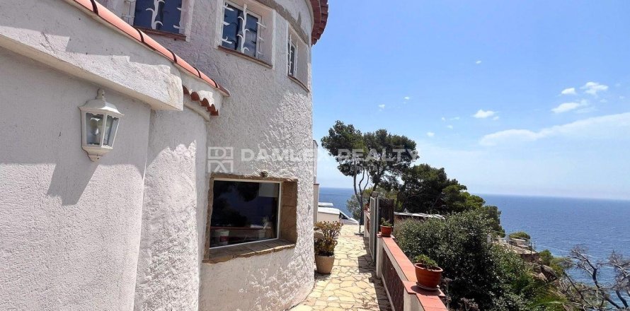 Villa i Lloret de Mar, Girona, Spanien 4 sovrum, 224 kvm. Nr. 182666