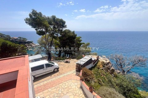 Villa till salu i Lloret de Mar, Girona, Spanien 4 sovrum, 224 kvm. Nr. 182666 - foto 3