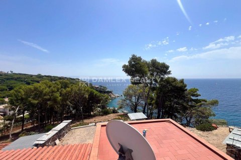 Villa till salu i Lloret de Mar, Girona, Spanien 4 sovrum, 224 kvm. Nr. 182666 - foto 5