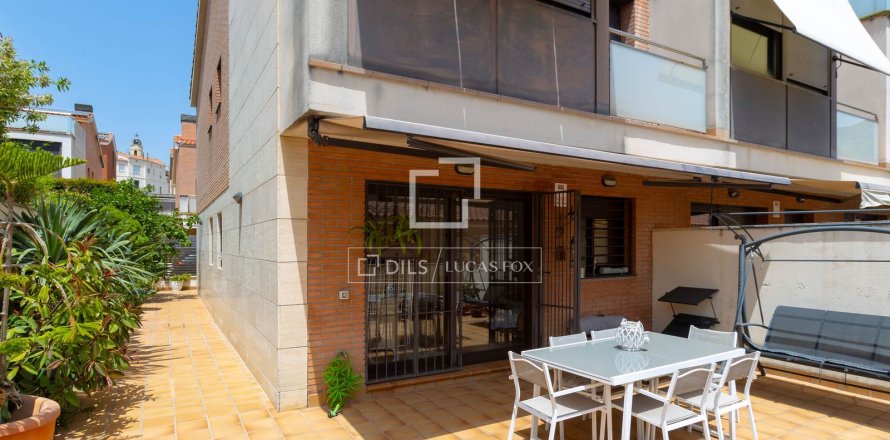 Villa a Cabrils, Barcelona, Spagna 5 camere da letto, 271 mq. N° 193672