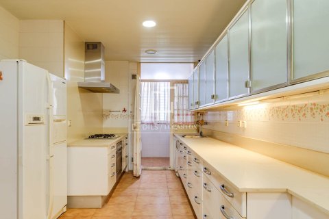 Apartamento en venta en Barcelona, España 4 dormitorios, 144 m2 No. 193673 - foto 5