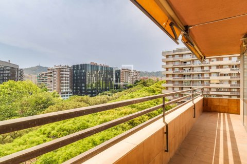 Apartamento en Barcelona, España 4 dormitorios, 144 m2 No. 193673