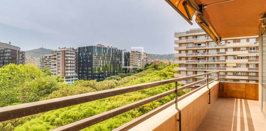 Apartamento en Barcelona, España 4 dormitorios, 144 m2 No. 193673