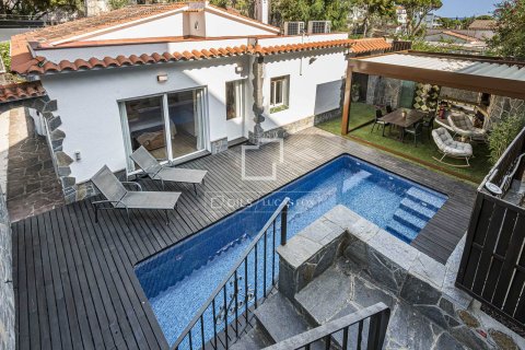 Villa for sale in Castelldefels, Barcelona, Spain 3 bedrooms, 163 sq.m. No. 193675 - photo 1