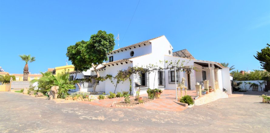 Villa Alicante, Spānijā 4 istabas, 325 m2 Nr. 146570