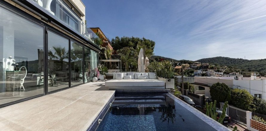 Dom w Sitges, Barcelona, Hiszpania 5 sypialni, 393 mkw. nr 161751