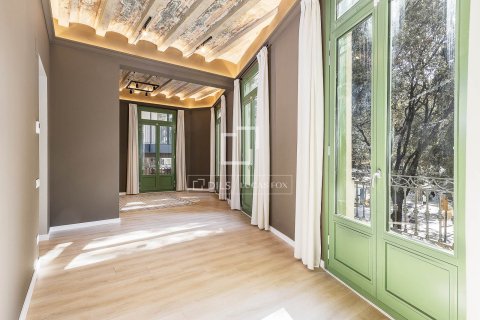 Apartamento en venta en Barcelona, España 3 dormitorios, 139 m2 No. 150644 - foto 2