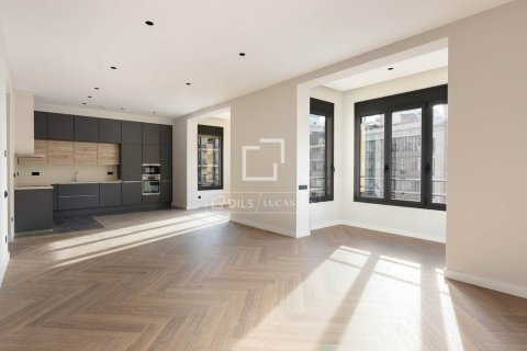 Apartamento en venta en Barcelona, España 3 dormitorios, 156 m2 No. 150643 - foto 2