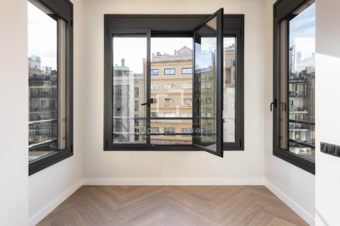 Apartamento en venta en Barcelona, España 3 dormitorios, 156 m2 No. 150643 - foto 5