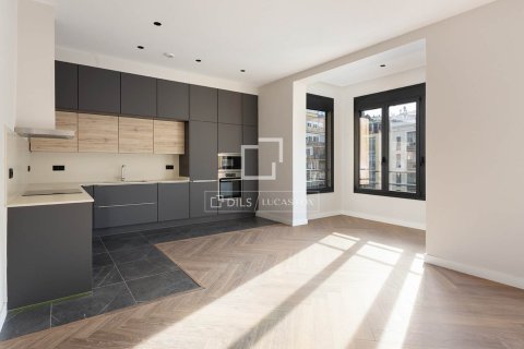 Apartamento en venta en Barcelona, España 3 dormitorios, 156 m2 No. 150643 - foto 4