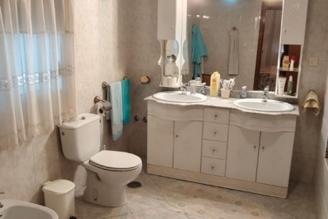 Villa for sale in Ecija, Seville, Spain 8 bedrooms, 224 sq.m. No. 152840 - photo 10